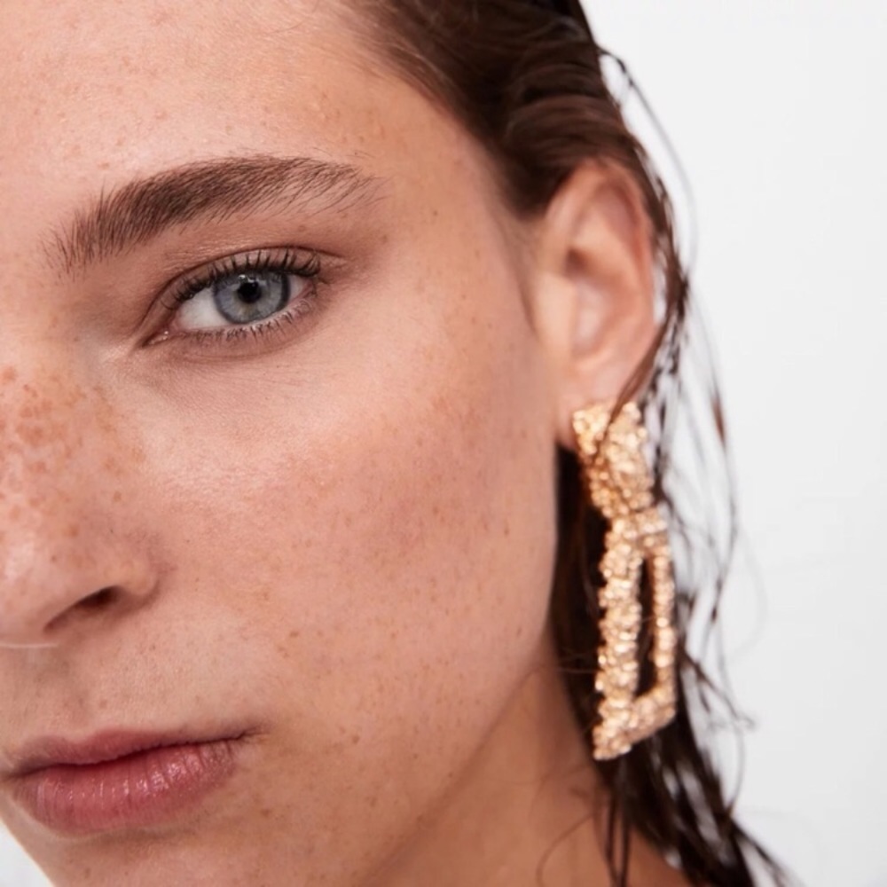 “Alice” Geometric Circle/Rectangle Hoop Earring - Picture 2 of 9
